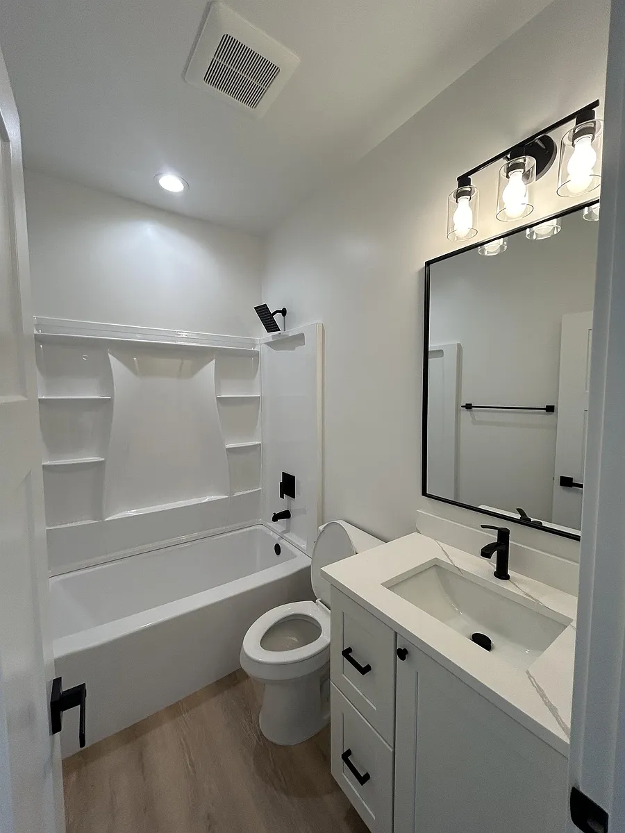 Building Photo - 3480 S Shamrock St #1