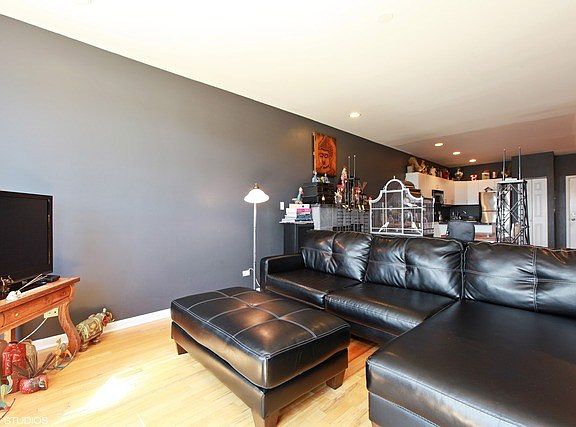 5th image of 6135 N Broadway Ave #301