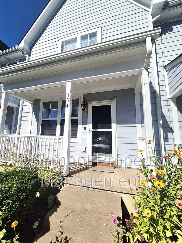 2 bed, 2.5 bath, 1224 sqft, $1,895 — Photo 1