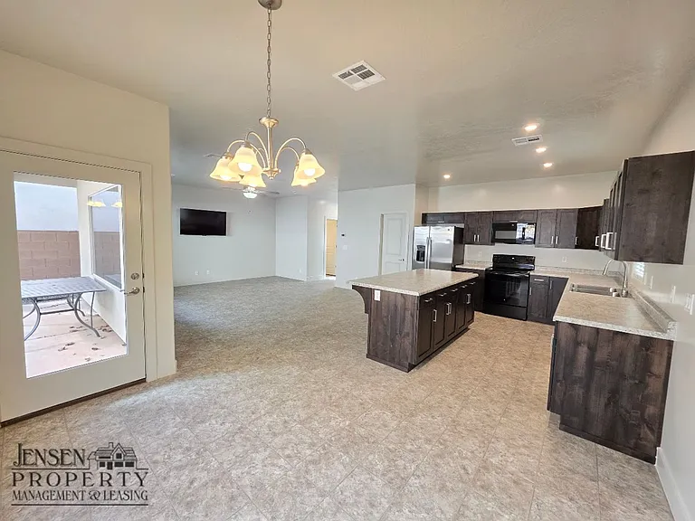 528 S Riverbed Dr — Photo 4