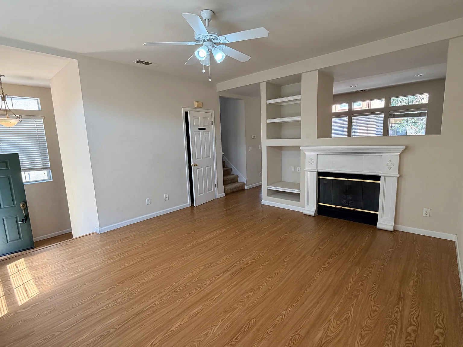 3 bed, 2.5 bath, 1448 sqft, $3,800 — Photo 3