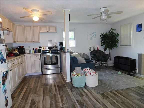 2nd image of 26 Durant Pl #26-1/2