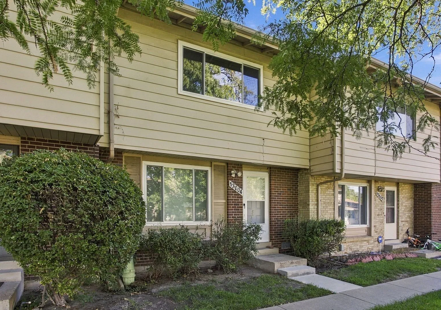 Fresh interior!! Beautiful townhome! 6 month lease only! — Photo 1
