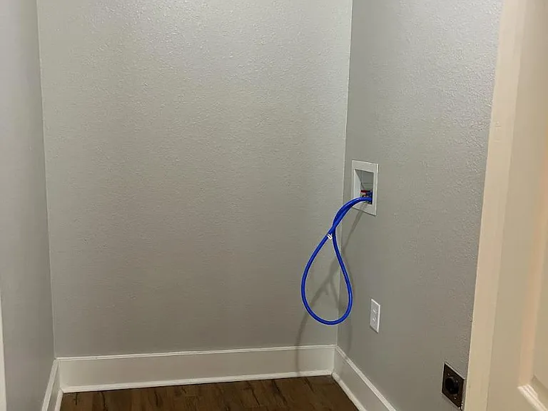 1216 N Blackwelder Ave #6 — Photo 9