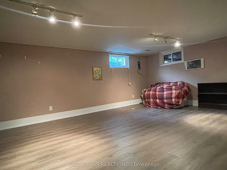 251 Scott Ave — Photo 18