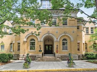 60 Glen Rd APT 103, Brookline, MA 02445