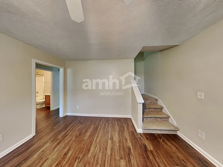 1509 Locomotive Dr NE — Photo 8