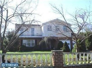 40 Driftwood Dr, Audubon, PA 19403