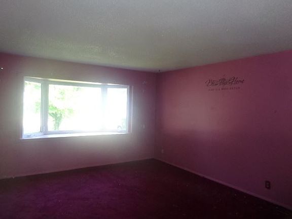 3rd image of 644 Van Buren Ave