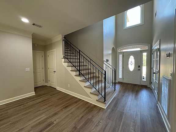 5th image of 11821 Belle Meade Cir