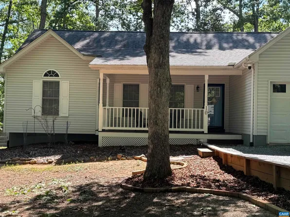 10 Nahor Dr, Palmyra, VA 22963