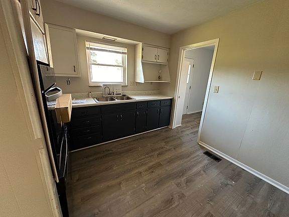 4th image of 2203 Headrick Dr