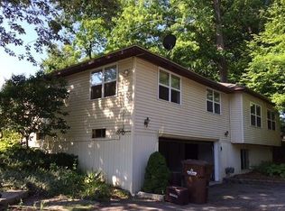 3053 Ridgemont St, Commerce Township, MI 48382