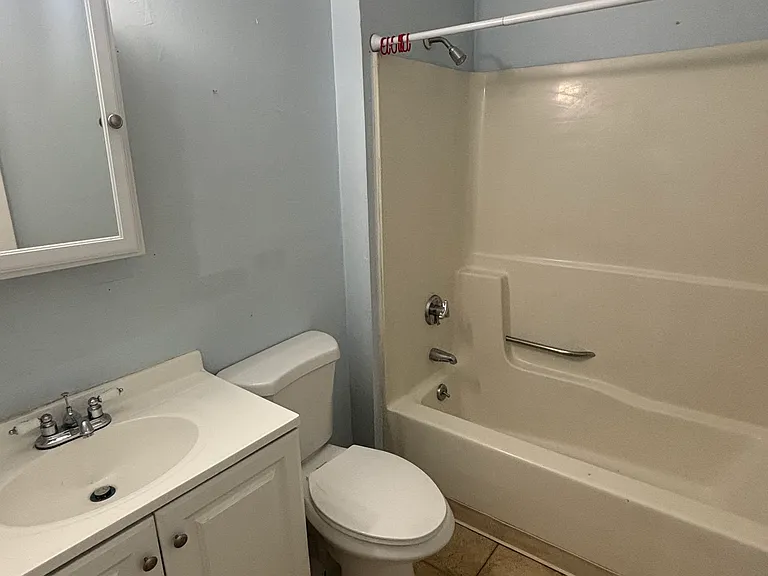 273 S Leonard St #2 — Photo 4