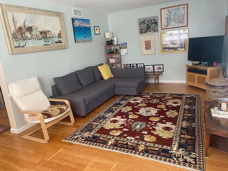 1003 W 9th St — Photo 2