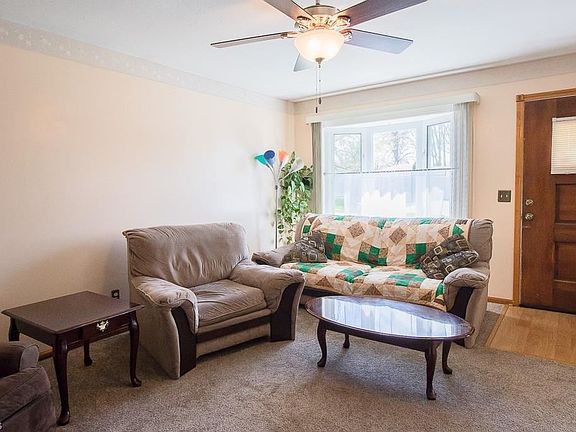 3rd image of 34939 Glen Dr