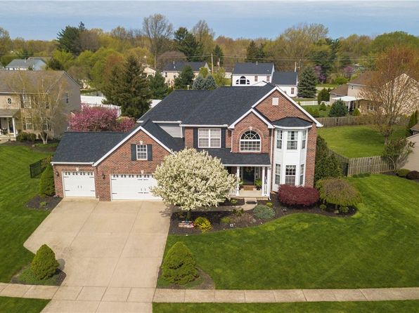 309 Falling Water Cir, Amherst, OH 44001