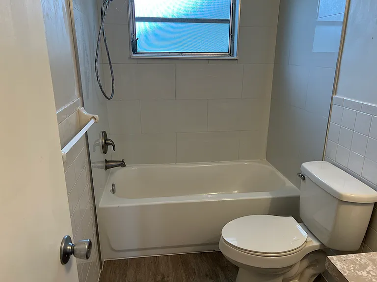 202 S Jackson St — Photo 15