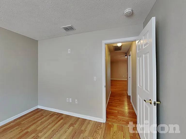 11008 Millbury Ct — Photo 12