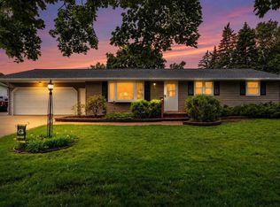 1203 Valley View Rd, Green Bay, WI 54304