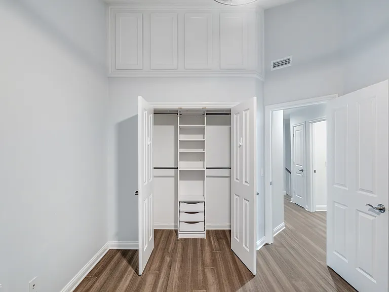 2068 Broughton St — Photo 39