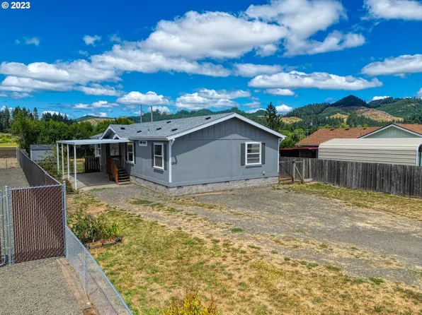 299 Oak St, Yoncalla, OR 97499