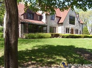 8122 Rockway Pl, Wauwatosa, WI 53213