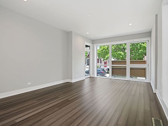 5th image of 1503 W Oakdale Ave #1