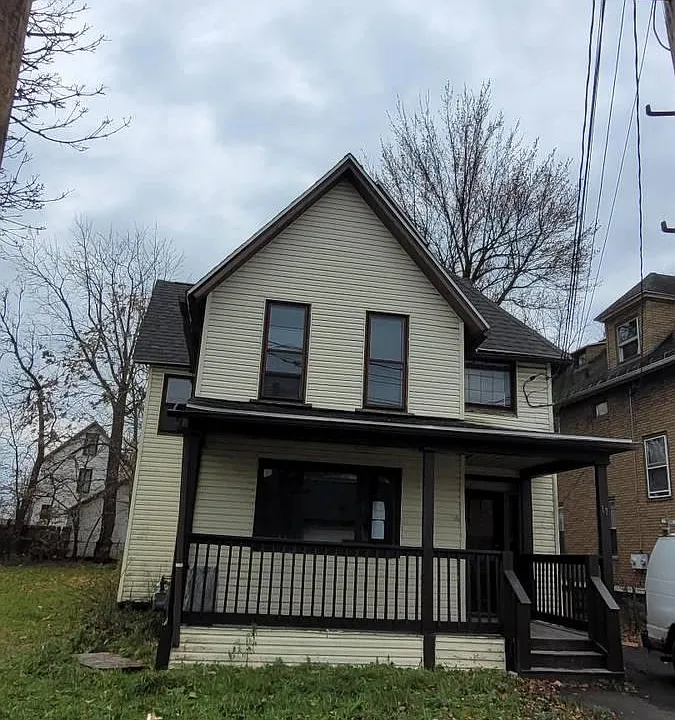 17 Leroy Ave