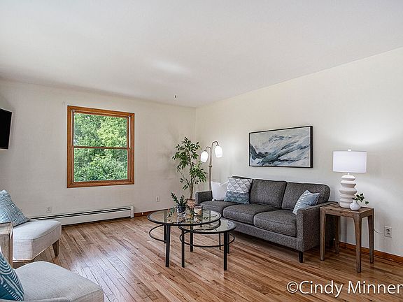 4th image of 7080 Pine Island Dr NE
