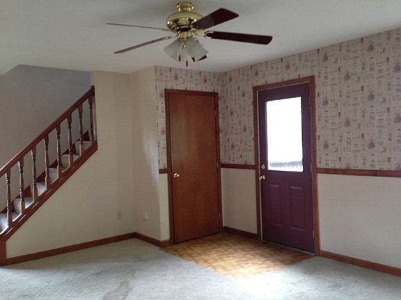 3rd image of 714 E Chestnut St