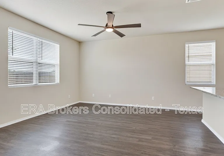 10610 Green Lake Dr — Photo 6