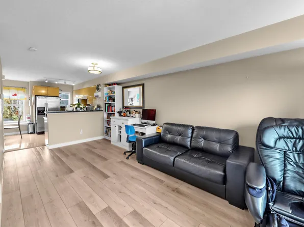 7100 Lynnwood Dr #19, Richmond, BC V7C 5S8