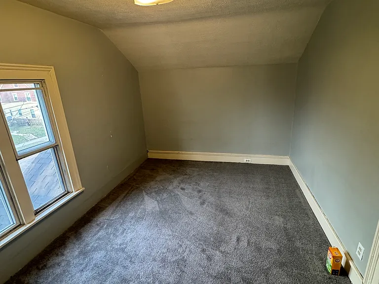58 Caledonia St NE — Photo 14