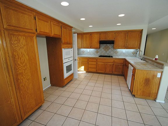 5th image of 14081 La Salle Ct