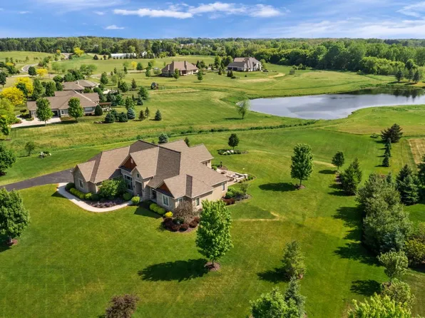 12526 North Hawks Glen COURT, Mequon, WI 53097