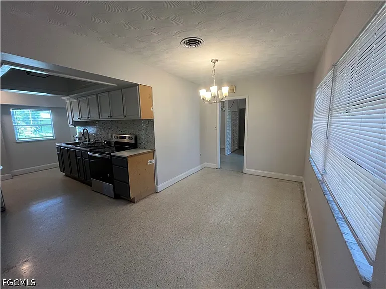 2031 Maravilla Cir — Photo 8
