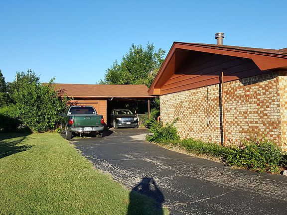 3rd image of 124 S Lake Park Dr