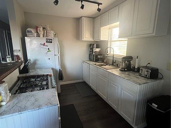 4th image of 266 Gator LN