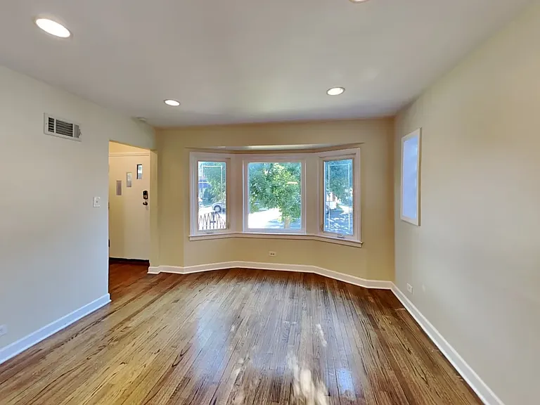 2831 N Austin Ave — Photo 20