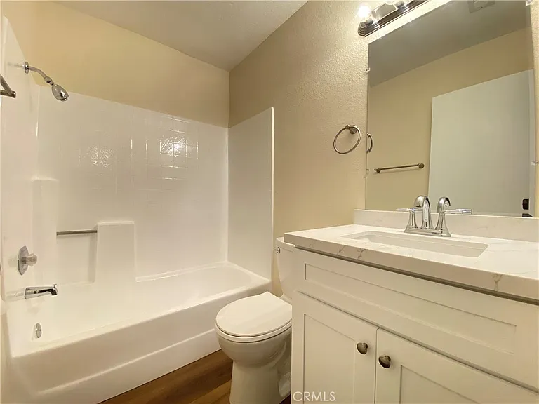 1084 Jacaranda Rd — Photo 16