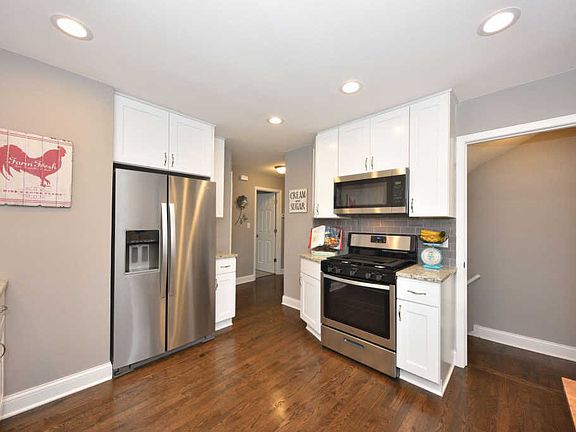 3rd image of 8815 W Burleigh St