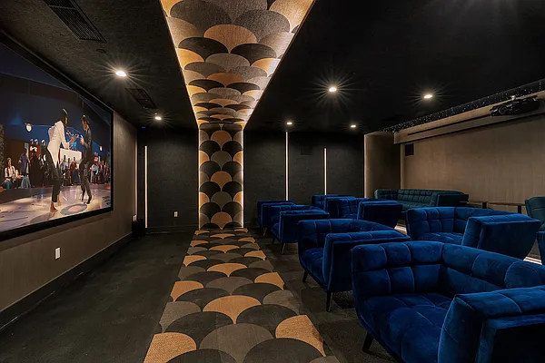 Rented by EXR | media 22