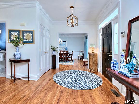 4th image of 28 Great Pond Road