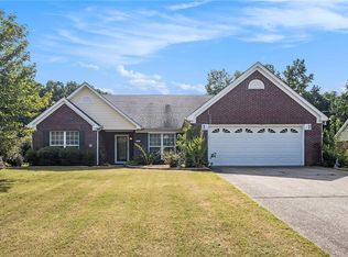 6103 Portsmouth Dr, Flowery Branch, GA 30542