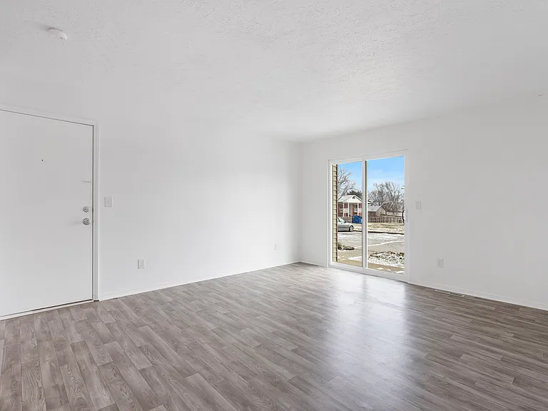 722 Brett Cir — Photo 8