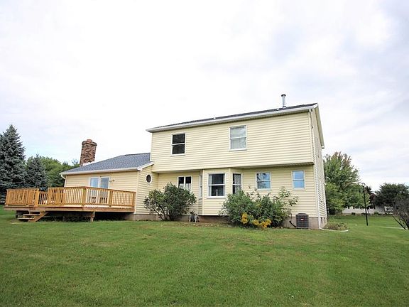 3rd image of 32 Redfern Dr
