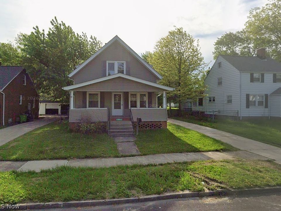 1st image of 821 E 236th St
