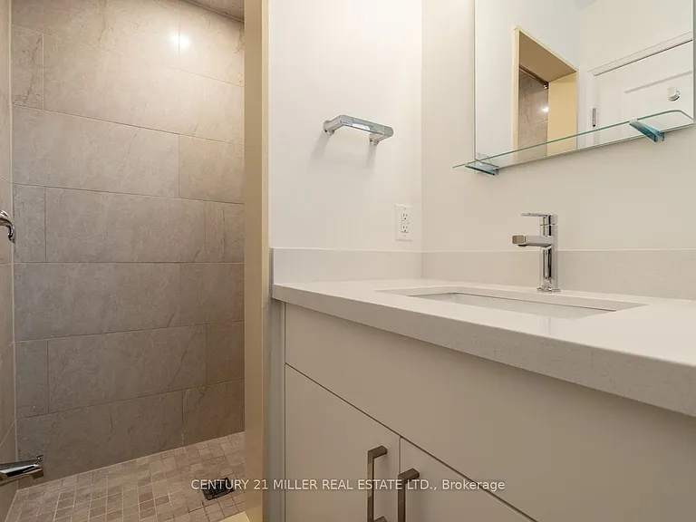 477 Valleyview Cres #B — Photo 11