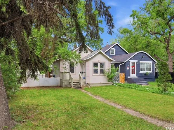 921 H AVENUE N, Saskatoon, SK S7L 2C4